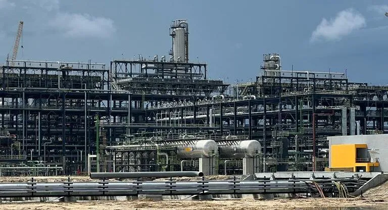 Dangote’s Ship-Fuel Exports Fall as Global Prices Surge 76% Amid Supply Squeeze